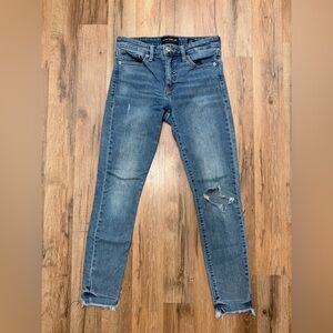 Lucky Brand AVA Skinny Ankle Distressed Jeans‎ Size 26 (2/26) Medium Wash